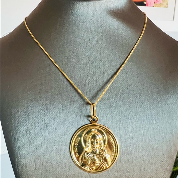 Jewelry - ‼️Sale‼️ 18K Real Gold Sacred Heart Pendant Necklace